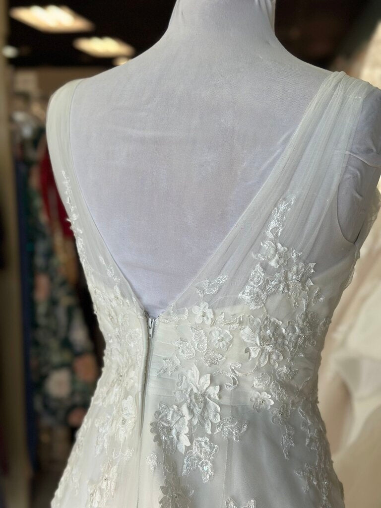 David's Bridal Ivory Floral Lace V Neck A Line Bridal Gown 8