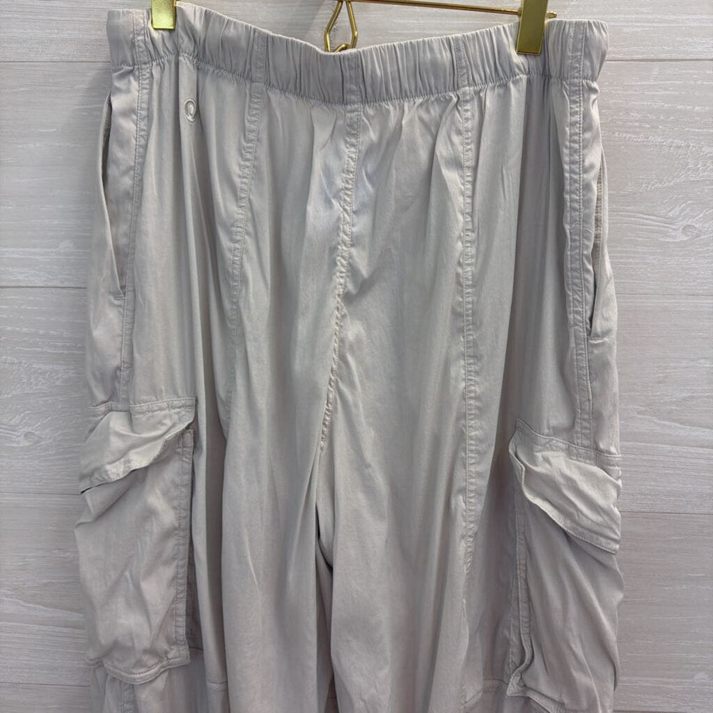 Lululemon Oyster Cotton Cargo Pull On Pants Medium