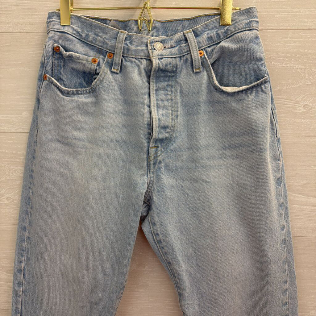 Levi Light Wash Mom Jeans 27