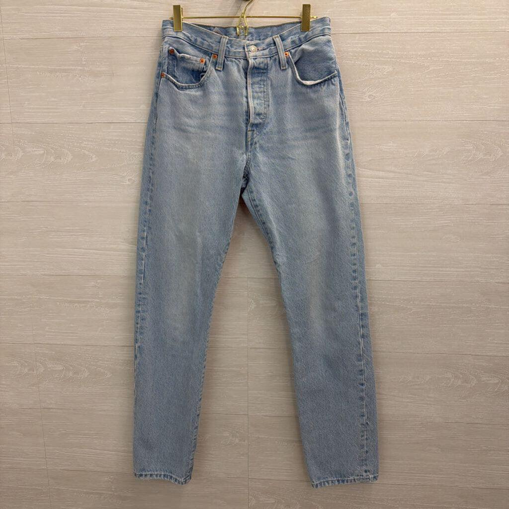 Levi Light Wash Mom Jeans 27