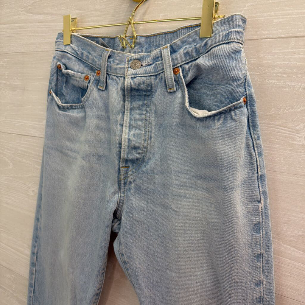 Levi Light Wash Mom Jeans 27