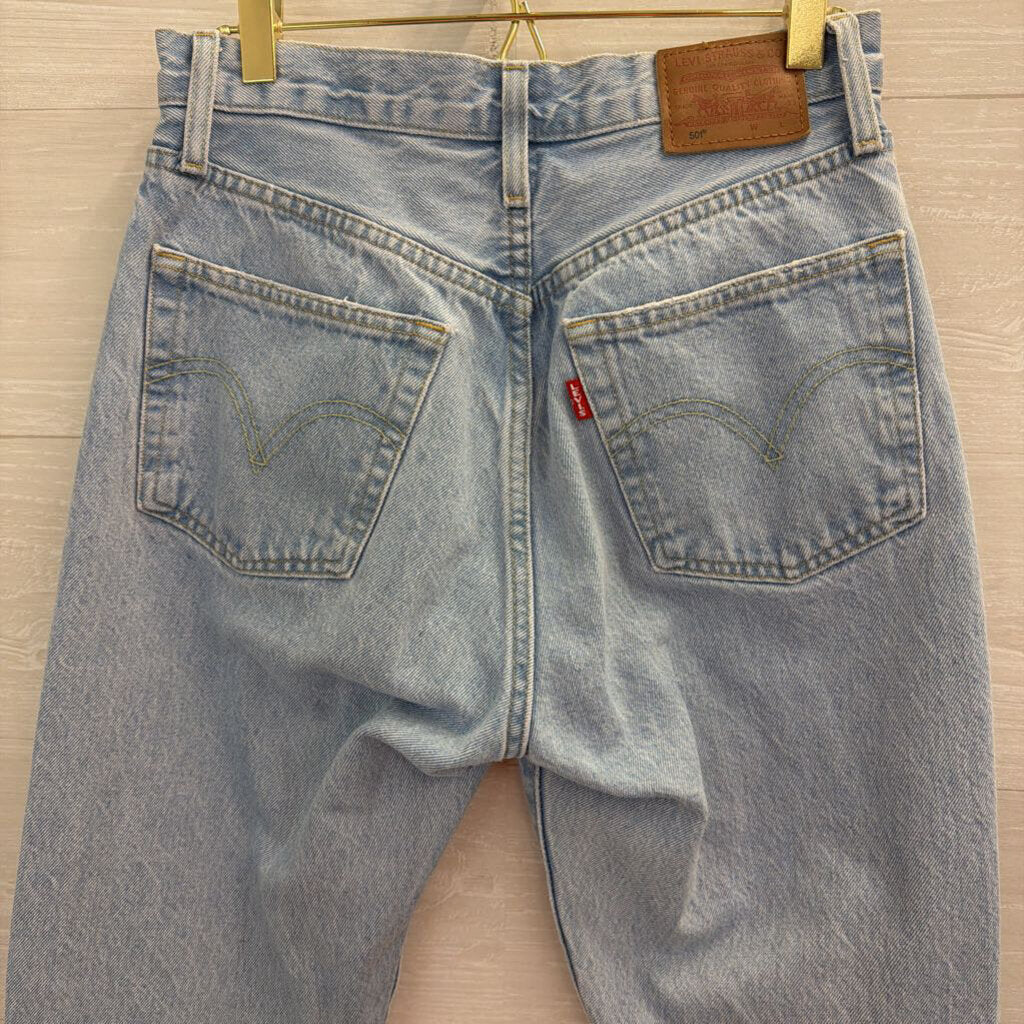 Levi Light Wash Mom Jeans 27