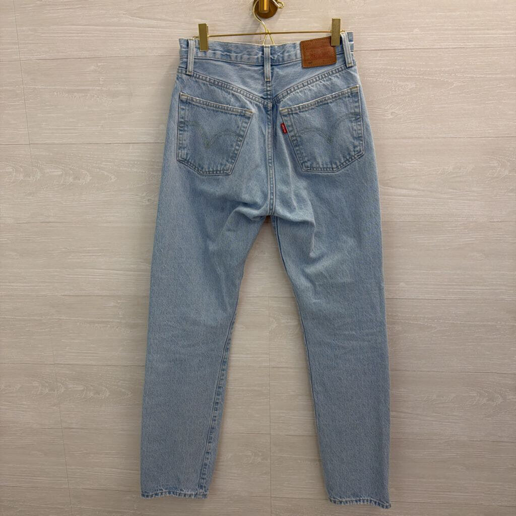 Levi Light Wash Mom Jeans 27