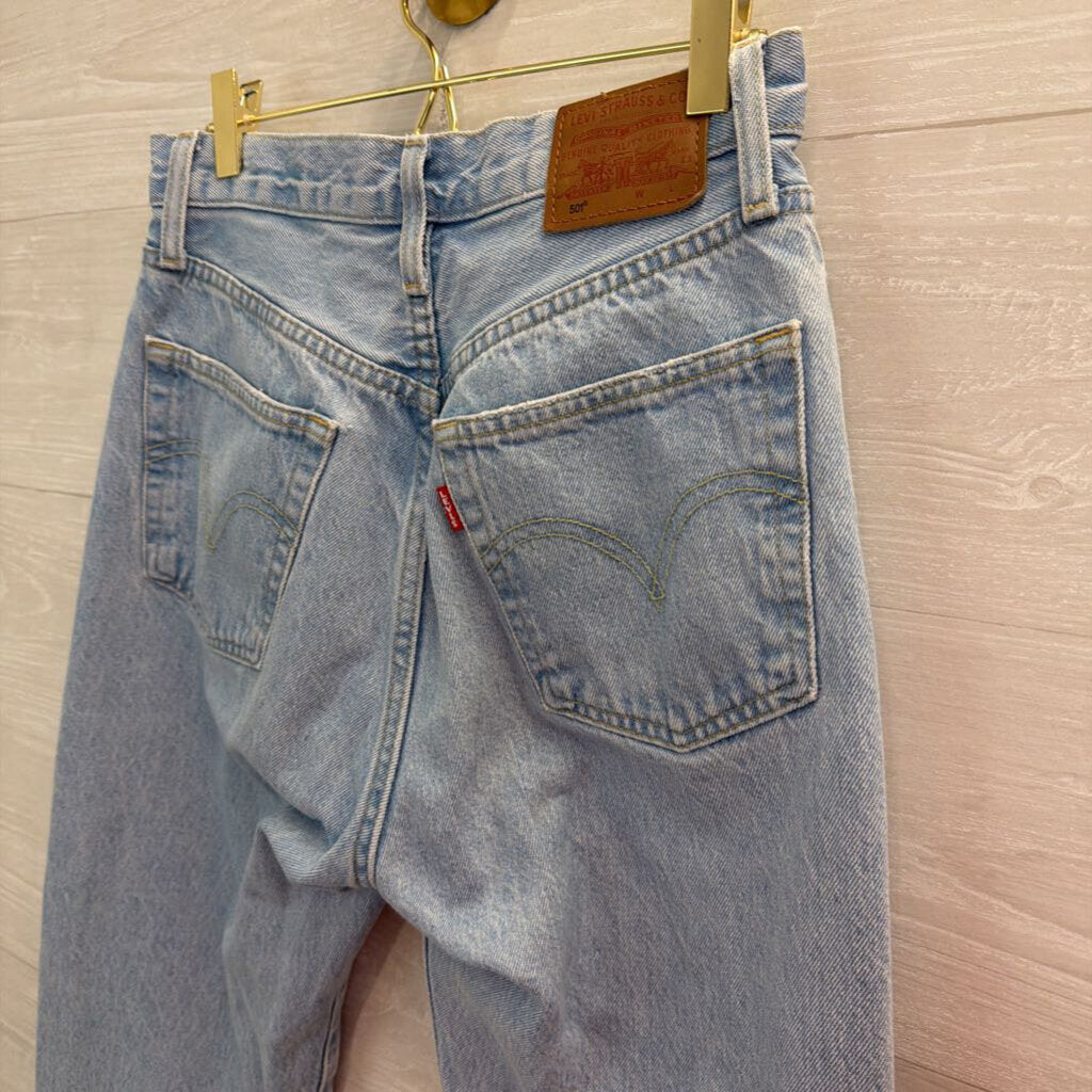 Levi Light Wash Mom Jeans 27
