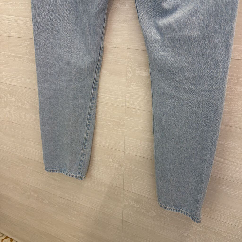 Levi Light Wash Mom Jeans 27