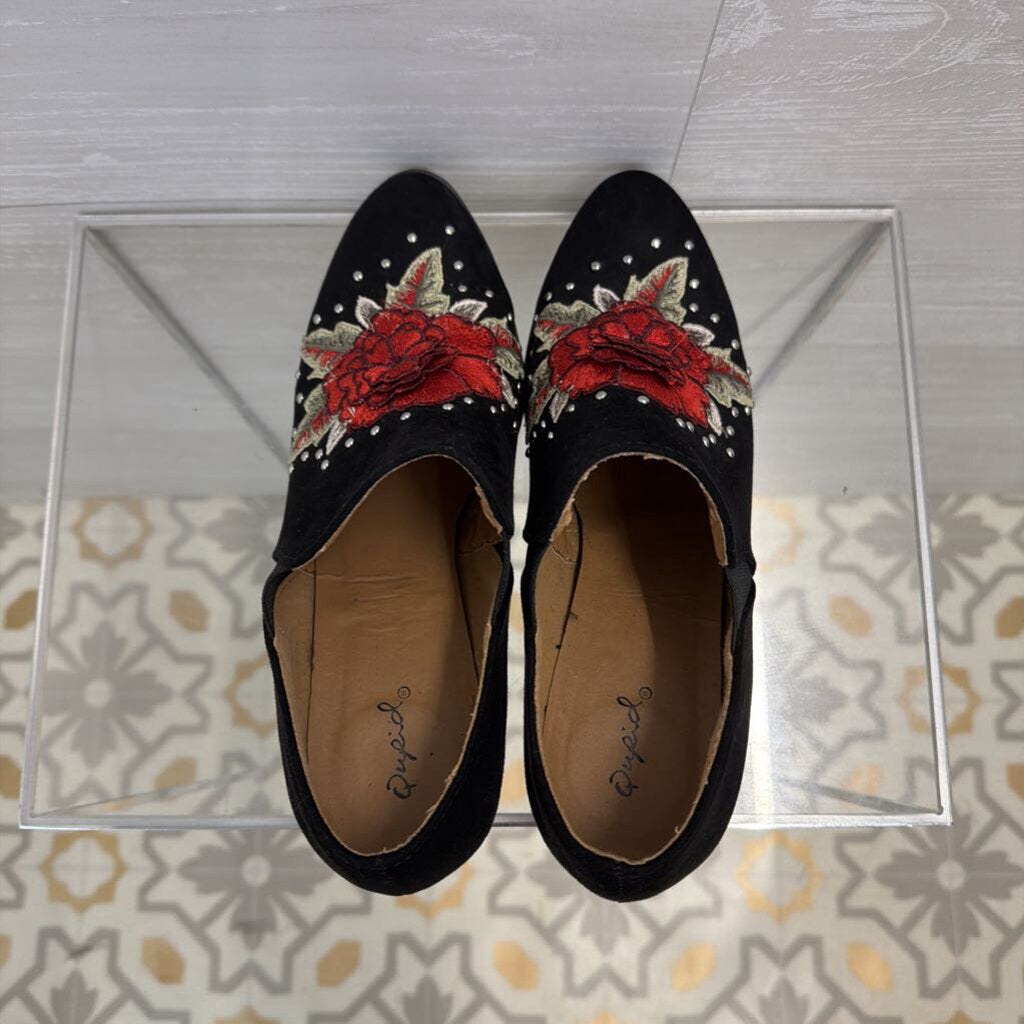 Qupid Black Suede Red Floral Embroidered Ankle Booties 9