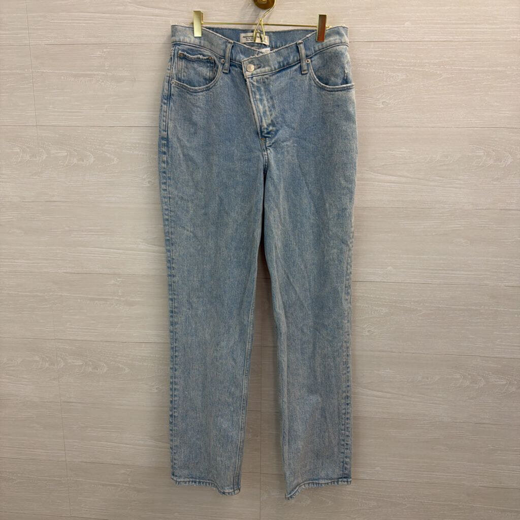 Abercrombie and Fitch Light Wash The 90s Straight Ultra High Rise Jeans 29
