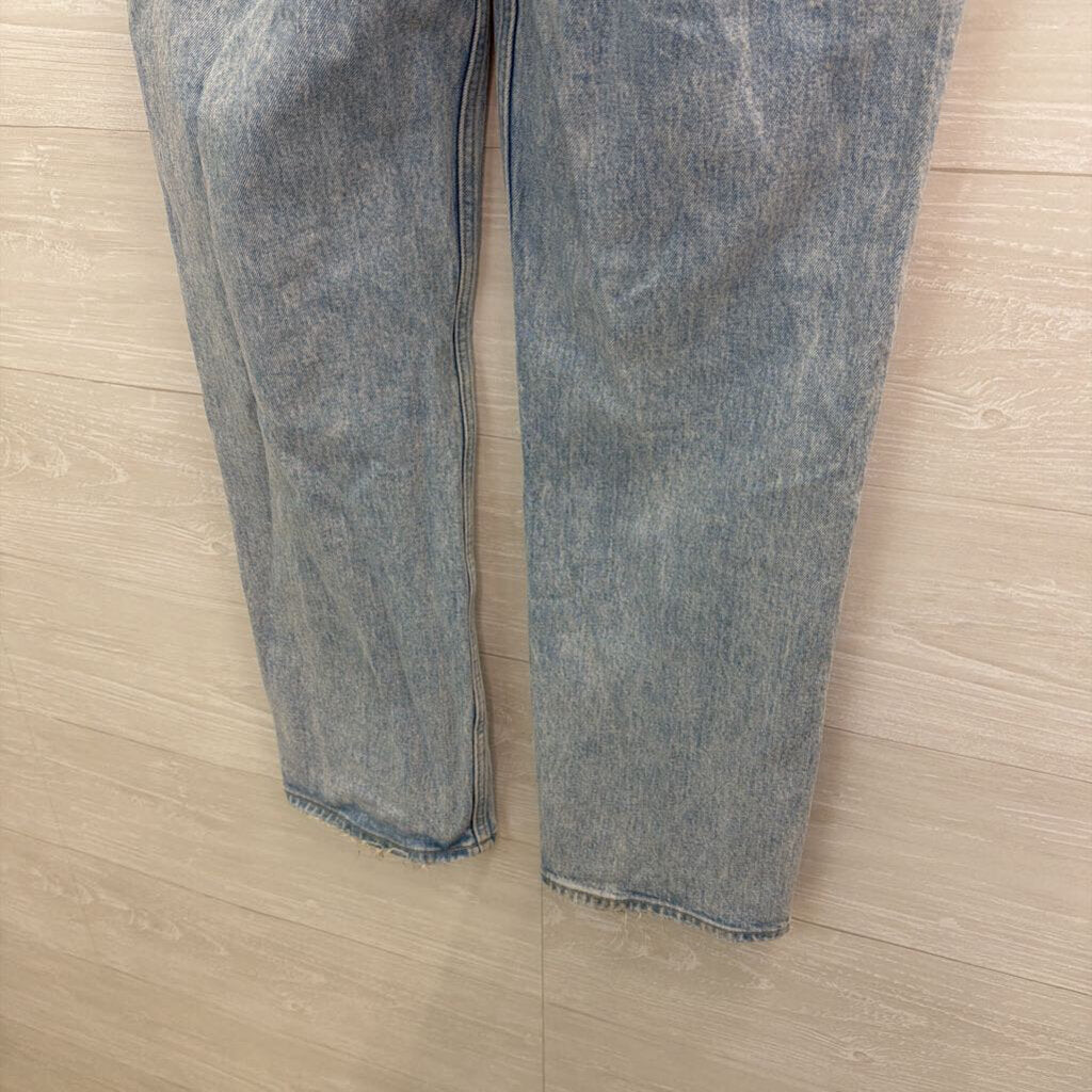 Abercrombie and Fitch Light Wash The 90s Straight Ultra High Rise Jeans 29