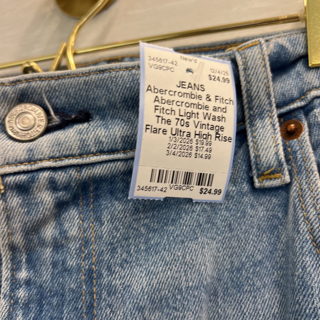 Abercrombie and Fitch Light Wash The 70s Vintage Flare Ultra High Rise Jeans 32