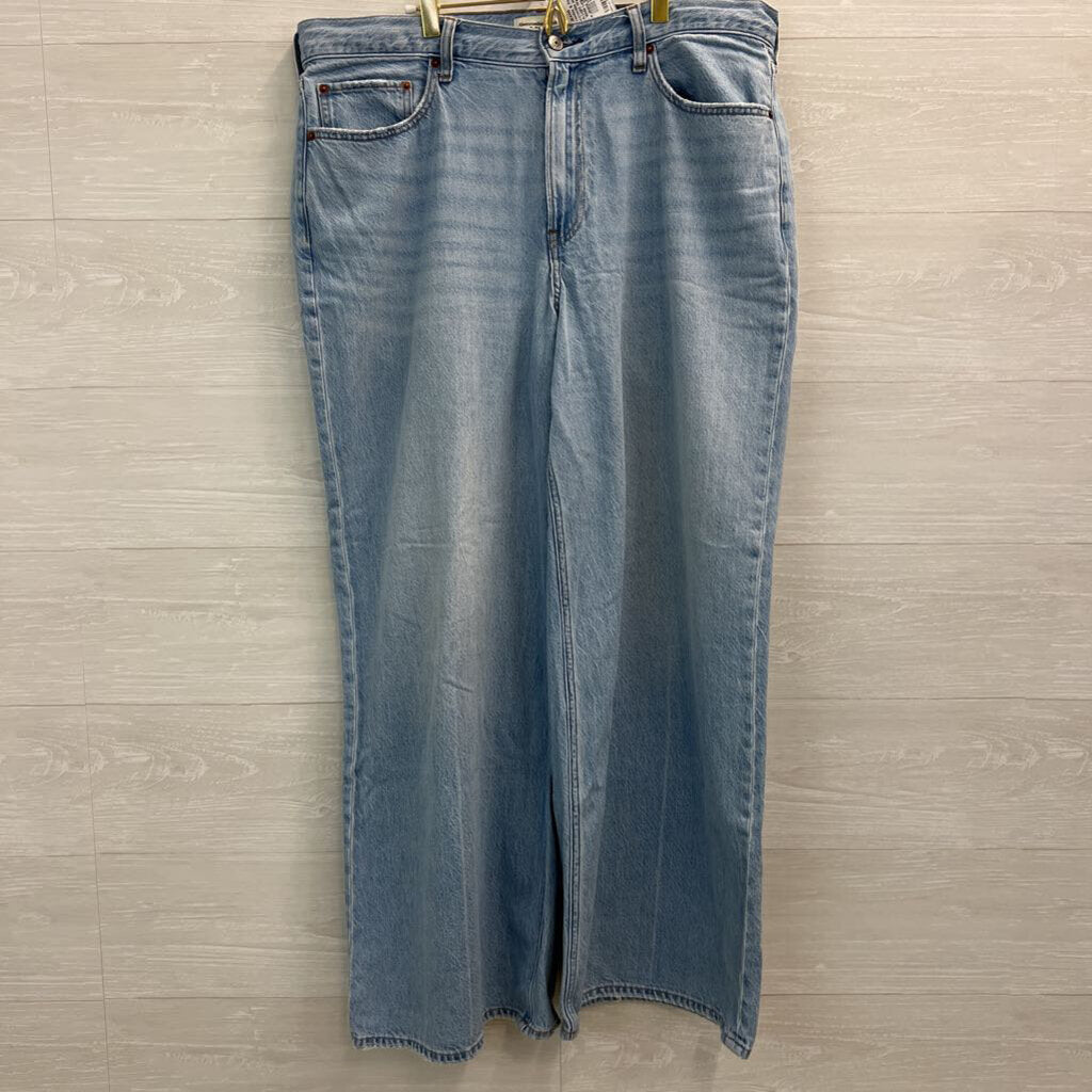 Abercrombie and Fitch Light Wash The Wide Leg High Rise Jeans 32