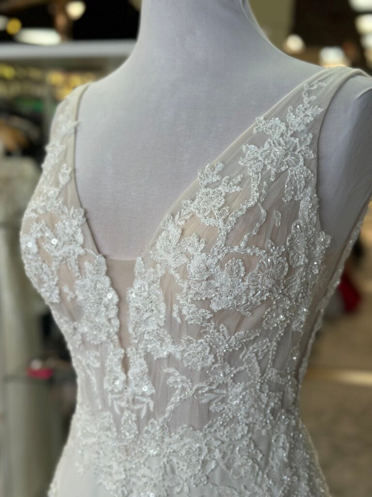 Allure Bridals Ivory Beaded Lace V Neck Fit and Flare Bridal Gown 6