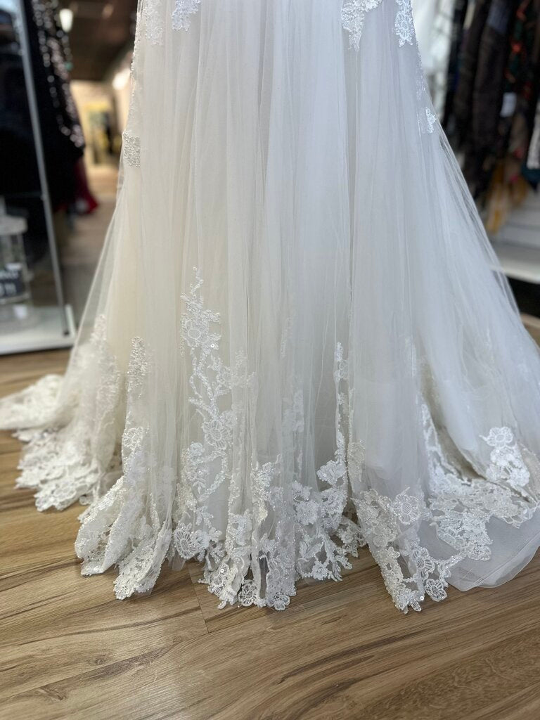 Allure Bridals Ivory Beaded Lace V Neck Fit and Flare Bridal Gown 6