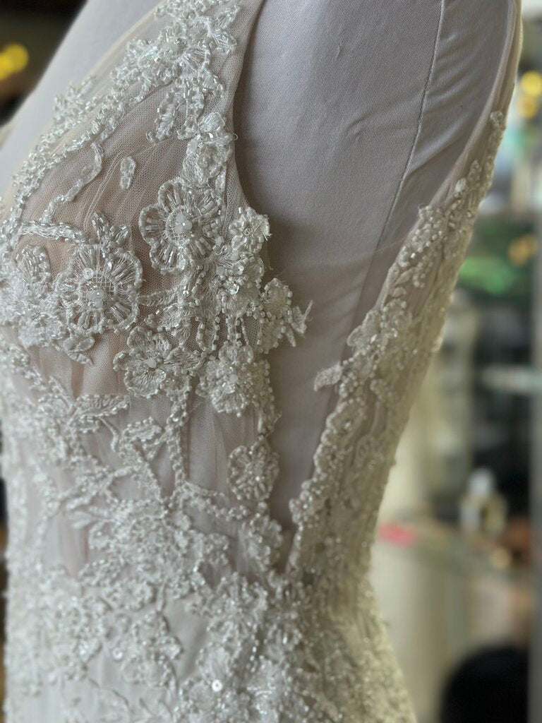 Allure Bridals Ivory Beaded Lace V Neck Fit and Flare Bridal Gown 6