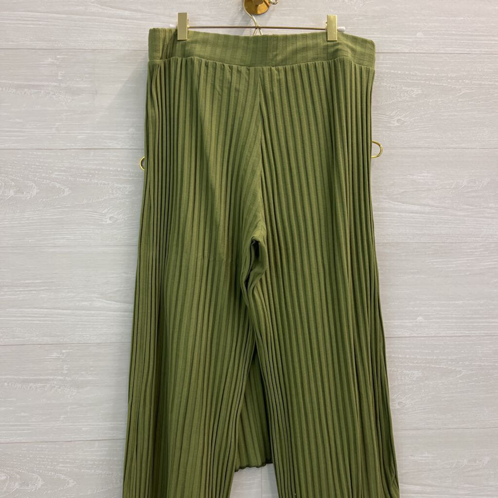 Green Ribbed Mock Neck Tank/ Wide Leg Pants Set Large