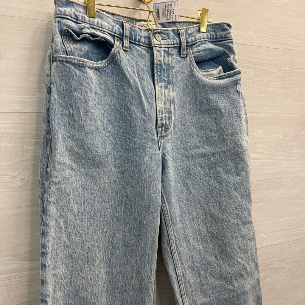 Abercrombie and Fitch Light Wash The 90s Relaxed High Rise Jeans 30 Extra Long