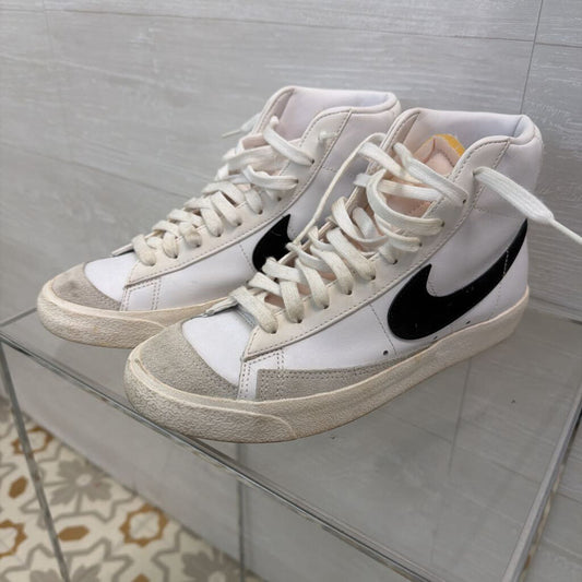 Nike White/ Black Blazer Mid 77 Vintage Sneakers 9