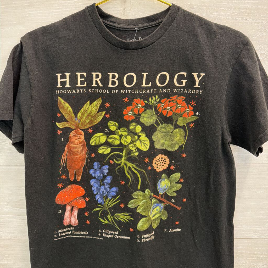 Harry Potter Black/ Multi Herbology Short Sleeve Graphic Tee Medium