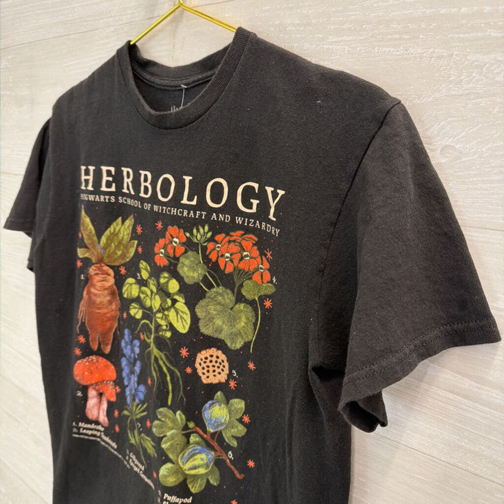 Harry Potter Black/ Multi Herbology Short Sleeve Graphic Tee Medium