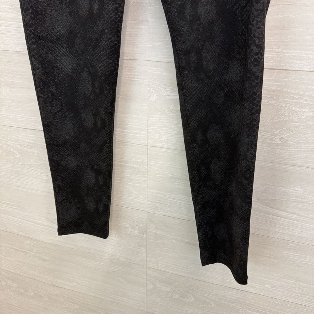 Democracy Black Snakeskin Print Skinny Leg Pants 10