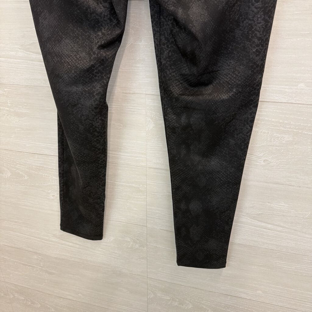 Democracy Black Snakeskin Print Skinny Leg Pants 10