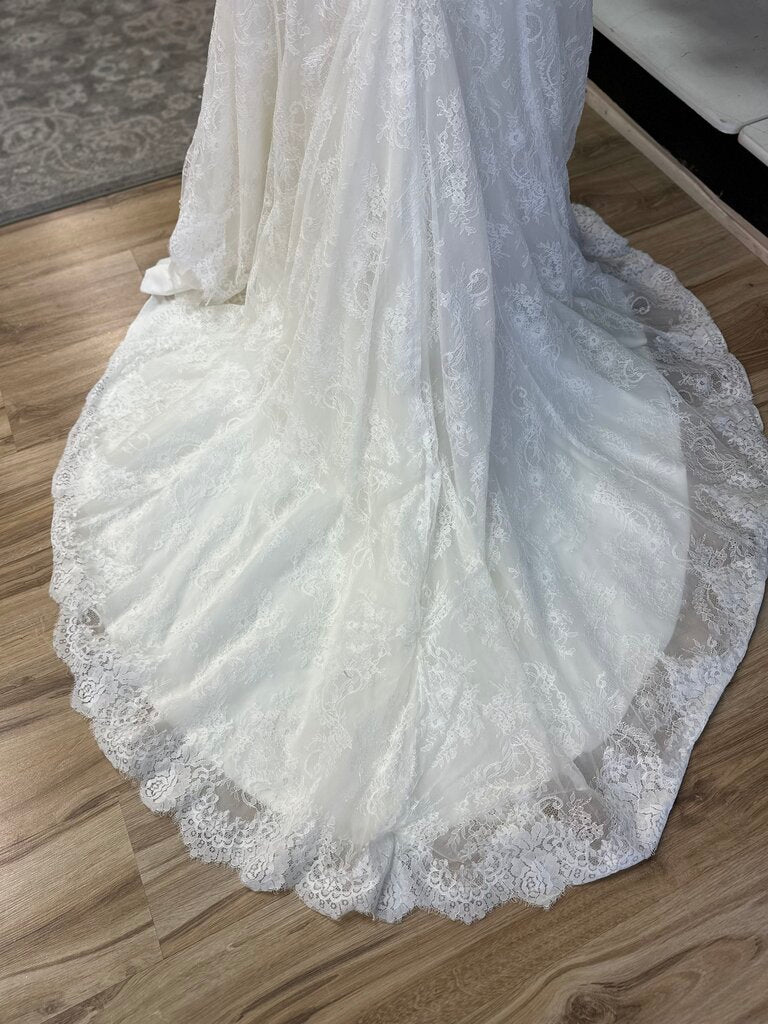 Justin Alexander Ivory Lace Long Sleeve Bridal Gown 10