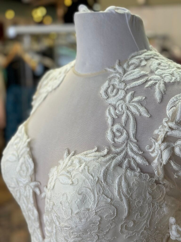 Justin Alexander Ivory Lace Long Sleeve Bridal Gown 10