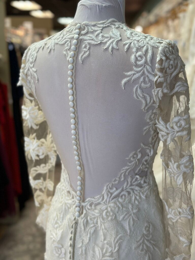 Justin Alexander Ivory Lace Long Sleeve Bridal Gown 10