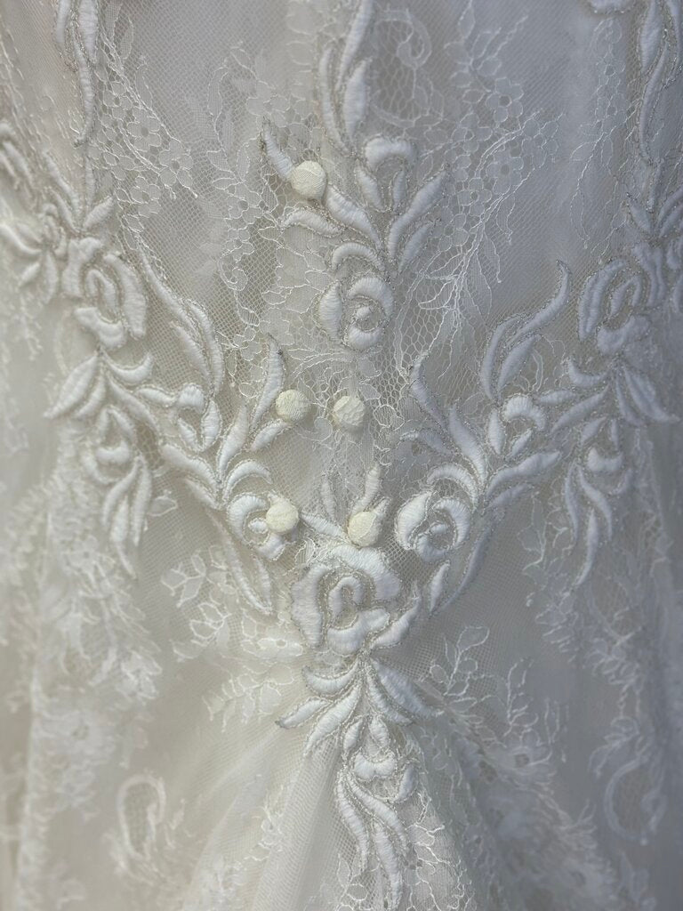 Justin Alexander Ivory Lace Long Sleeve Bridal Gown 10