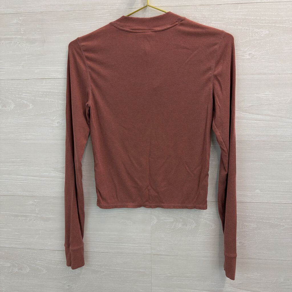 Vuori Mauve Pink Ribbed Mock Neck Cropped Long Sleeve Top Medium