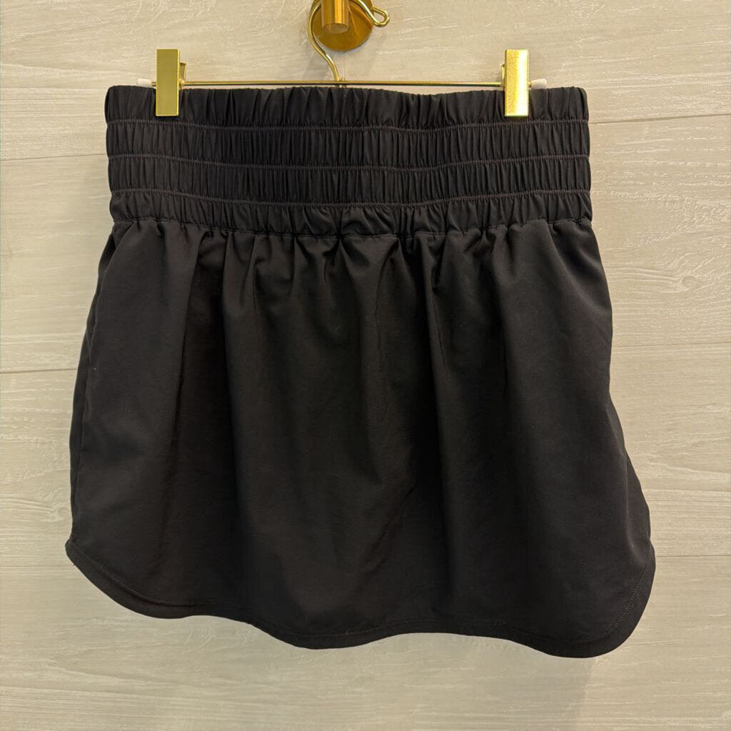 Nike Black High Waisted Athletic Skirt with Shorts Medium