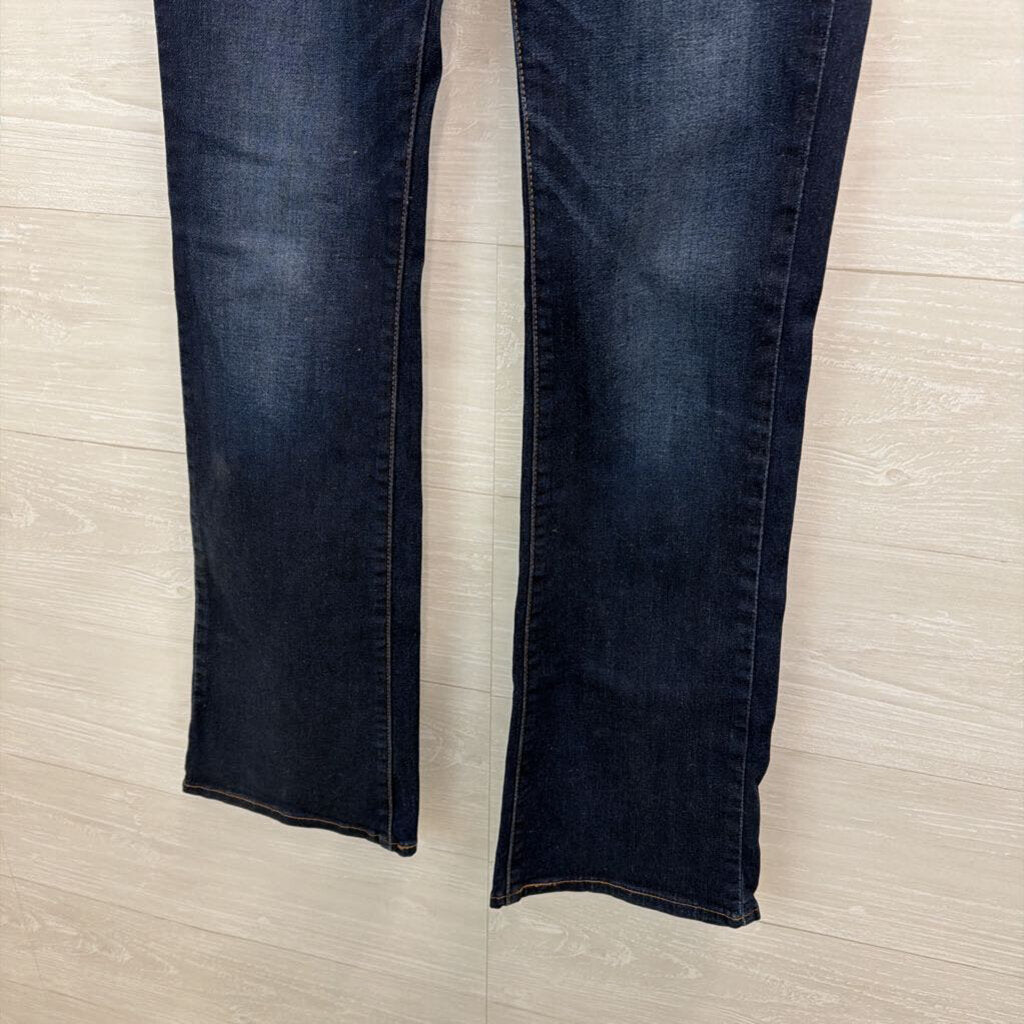 Levi Dark Wash Slimming Boot Jeans 29