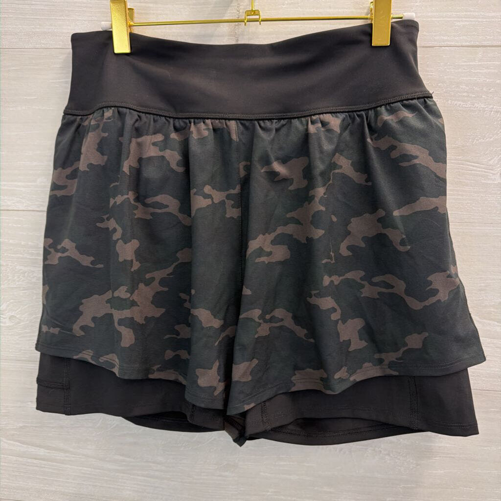 Spanx Black Camo Print Athletic Layered Shorts Large