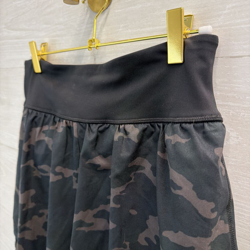 Spanx Black Camo Print Athletic Layered Shorts Large