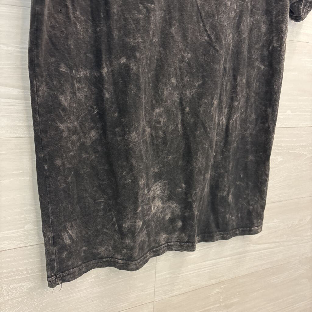 Walnut and 39th Grey Think Happy Short Sleeve Graphic Tee Extra Small