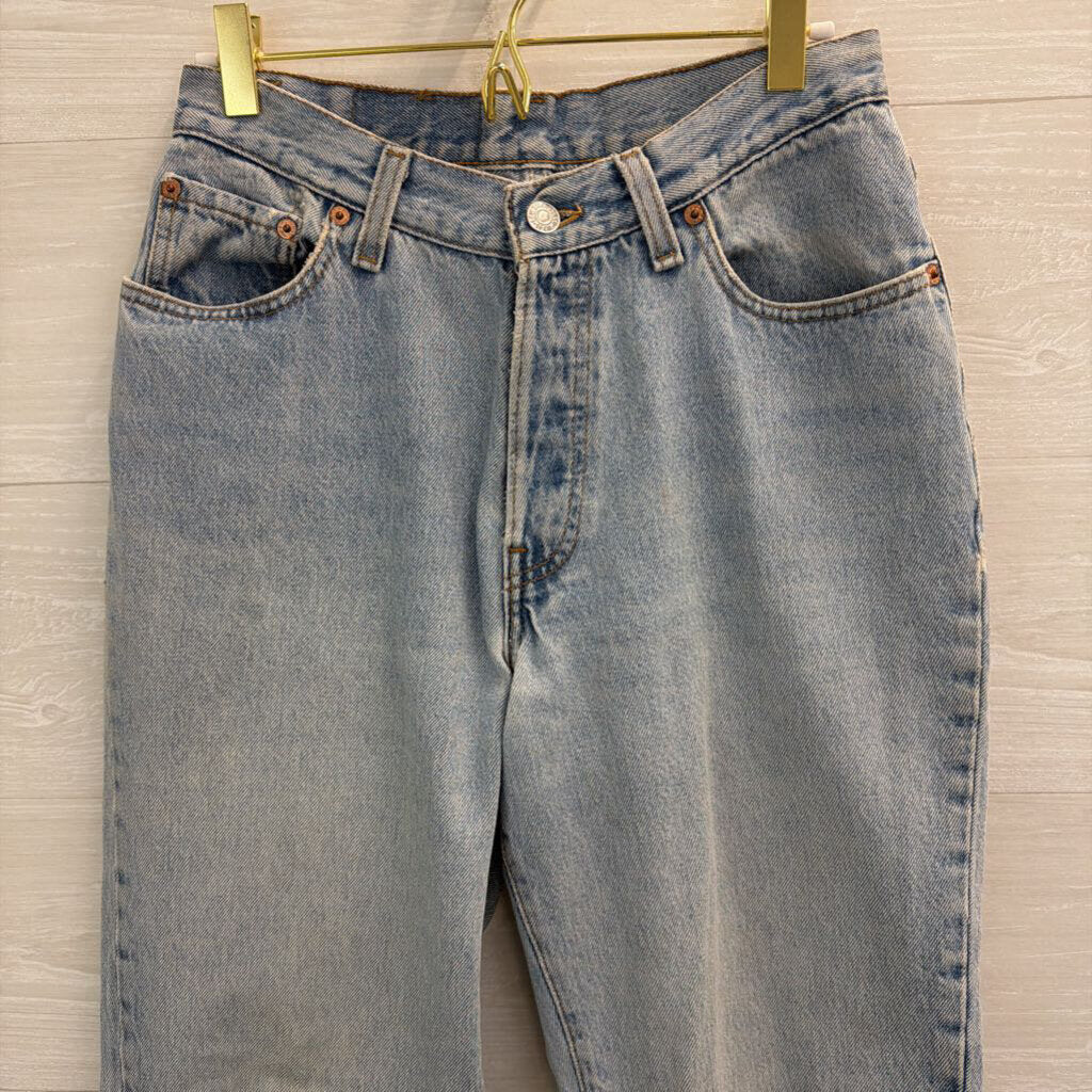 Levi Light Wash High Rise Mom Jeans 11