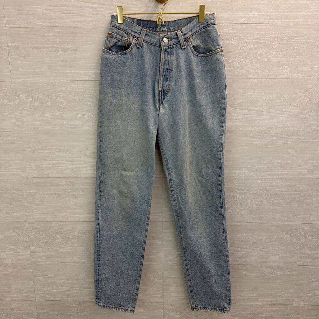 Levi Light Wash High Rise Mom Jeans 11