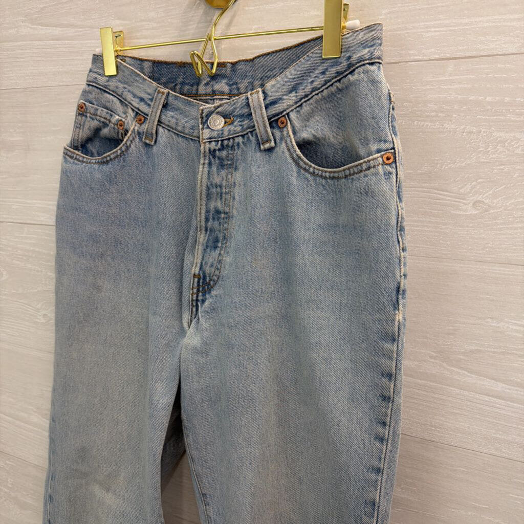 Levi Light Wash High Rise Mom Jeans 11