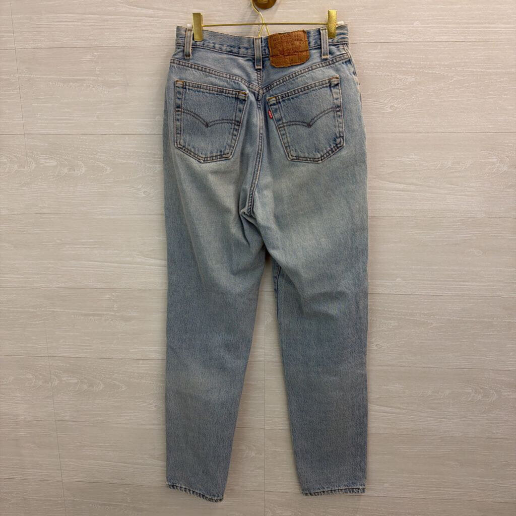 Levi Light Wash High Rise Mom Jeans 11