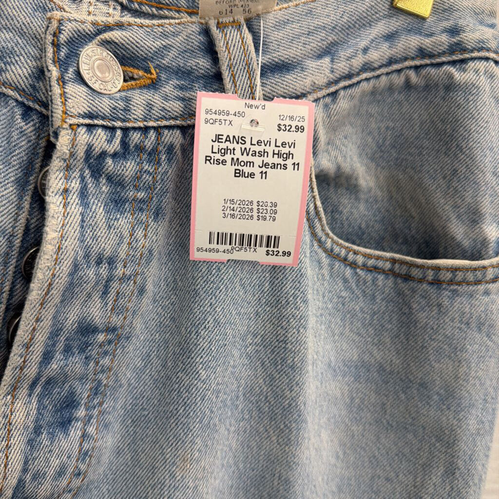 Levi Light Wash High Rise Mom Jeans 11