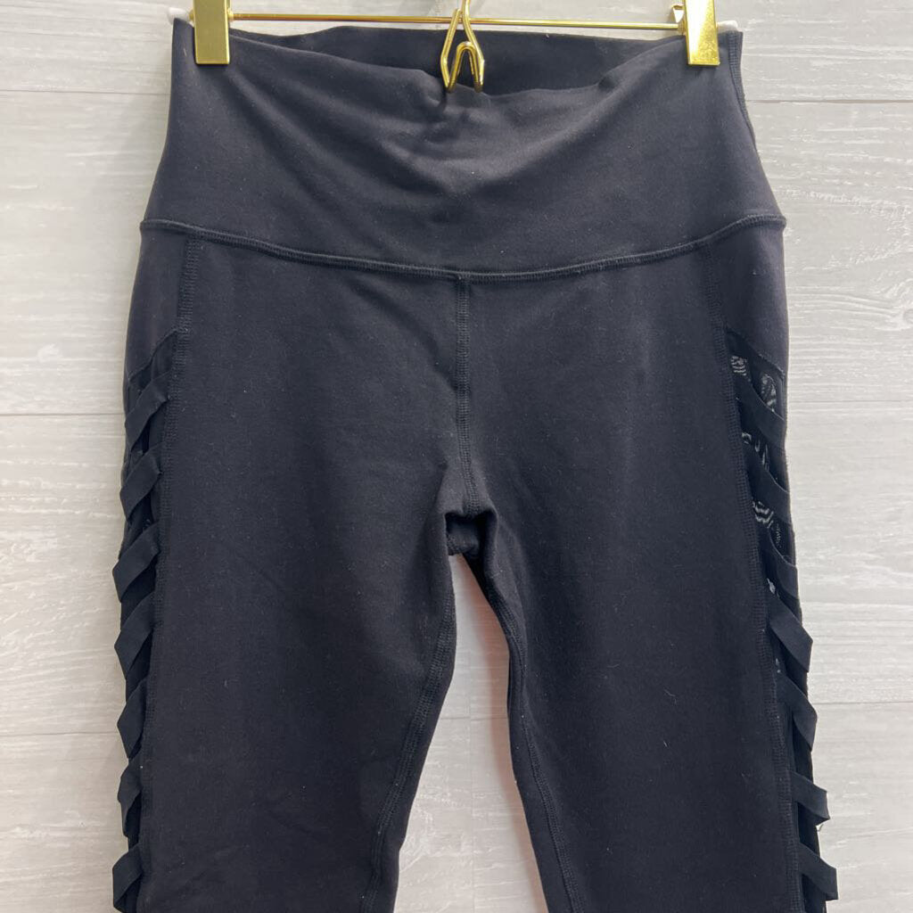 Alo Black Criss Cross Sides Cropped Leggings Medium