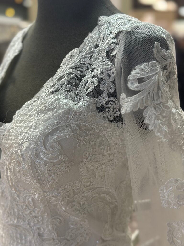 Dave & Johnny Fitted Lace Long Sleeve Wedding Dress 14