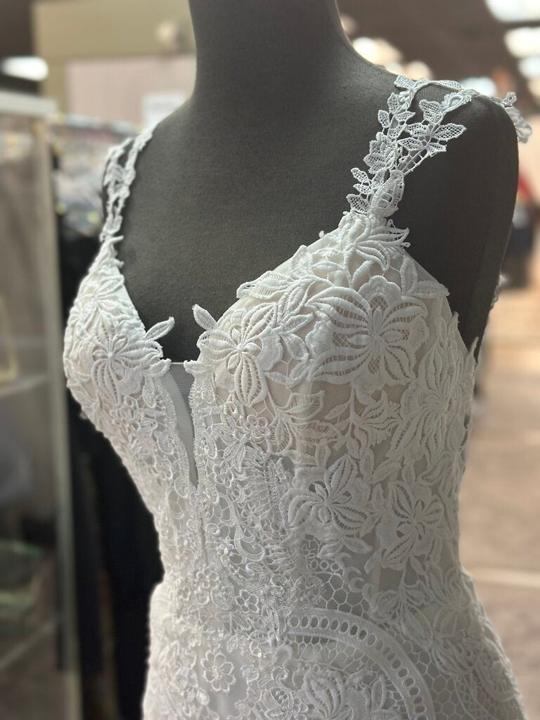 Jessica McClintock Lace Fitted Wedding Dress 12