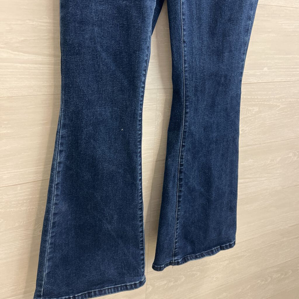 Dark Wash Flare Leg Jeans Medium
