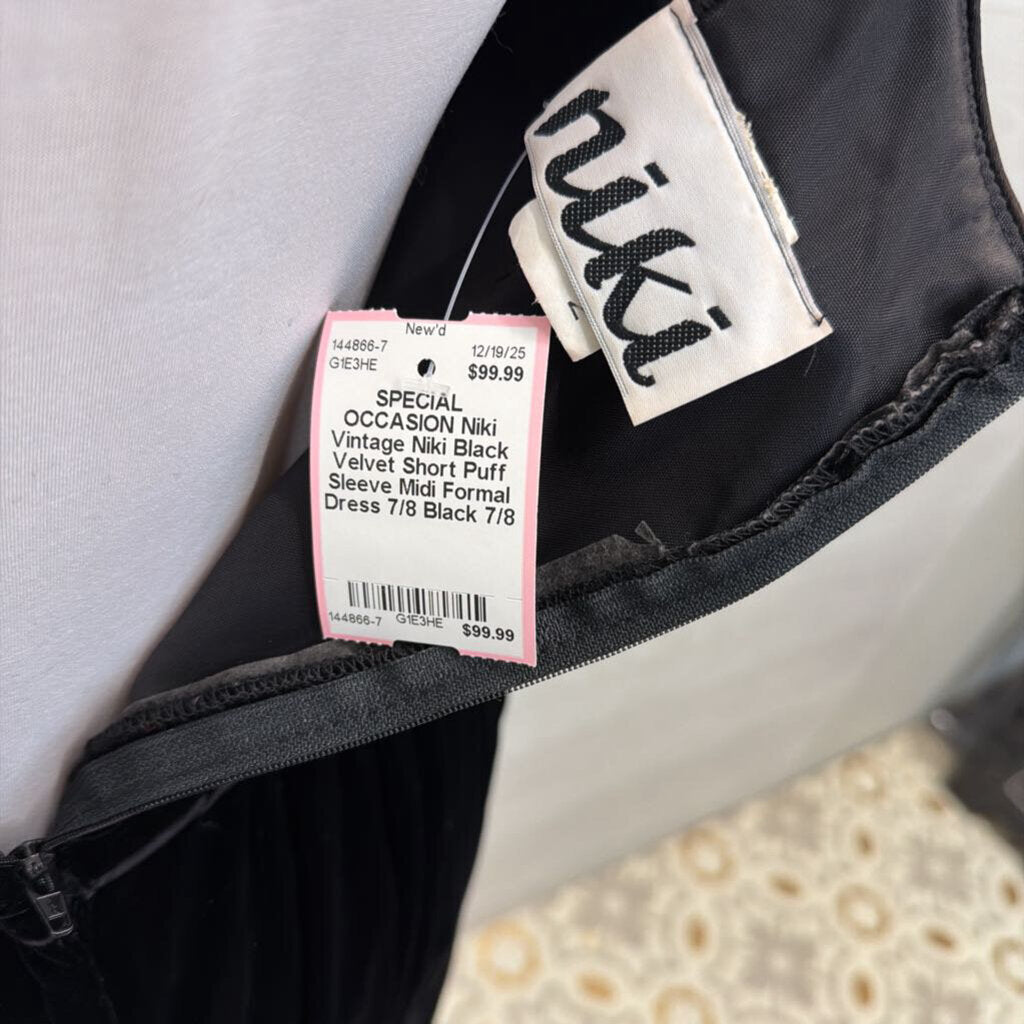 Vintage Niki Black Velvet Short Puff Sleeve Midi Formal Dress 7/8