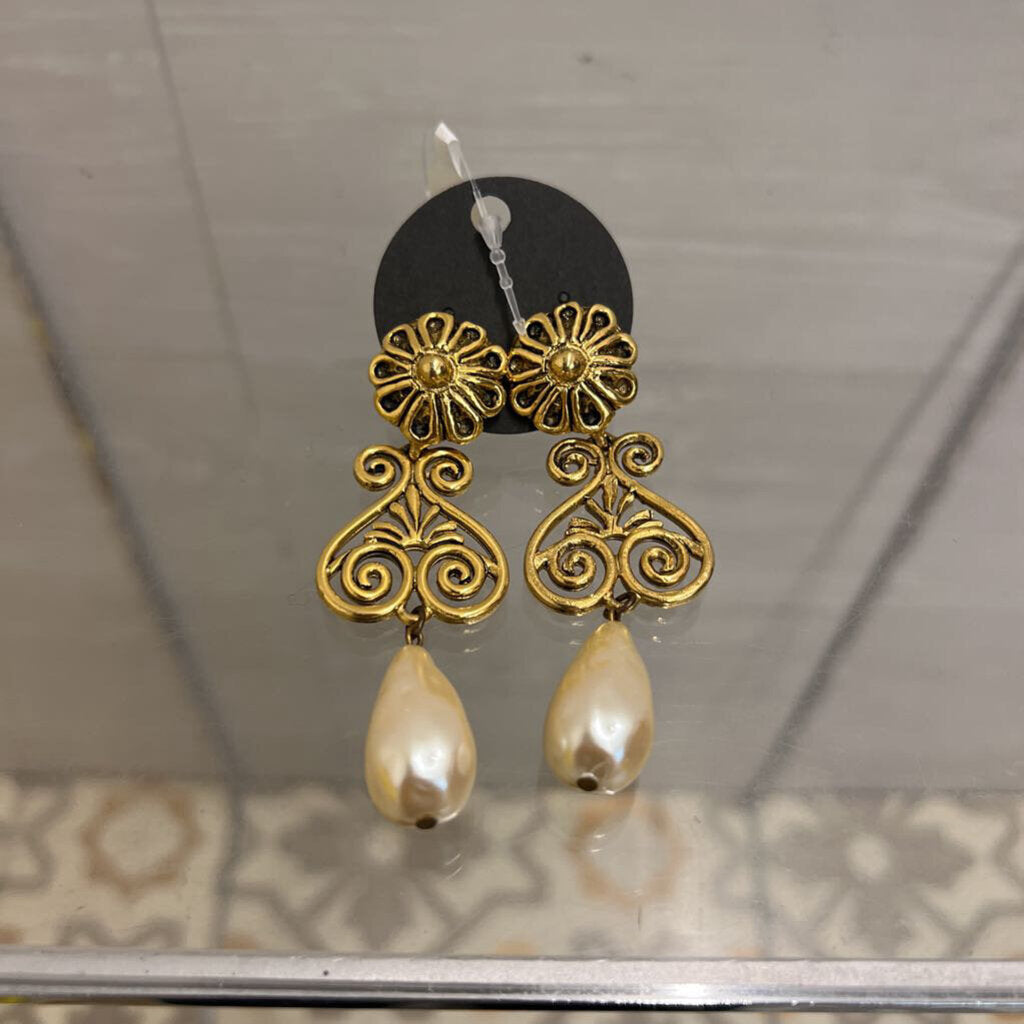 Vintage Gold/ Pearl Statement Drop Clip On Earrings