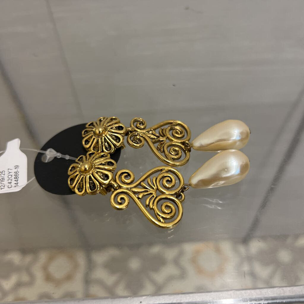 Vintage Gold/ Pearl Statement Drop Clip On Earrings