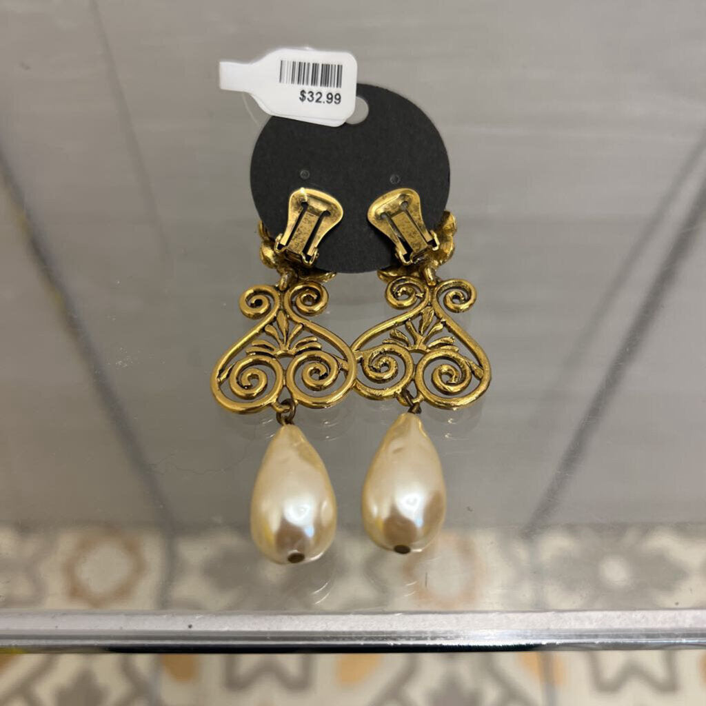 Vintage Gold/ Pearl Statement Drop Clip On Earrings