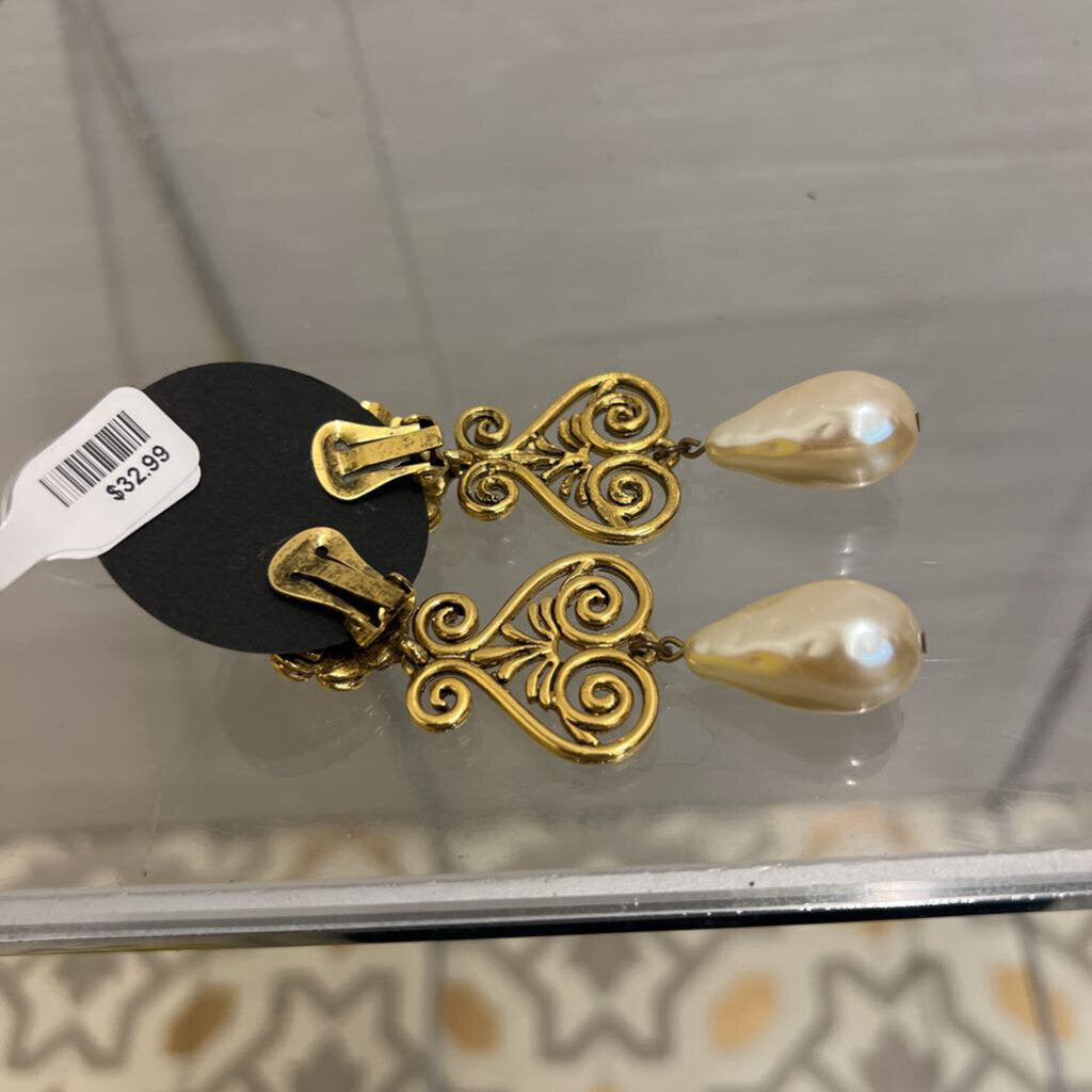 Vintage Gold/ Pearl Statement Drop Clip On Earrings
