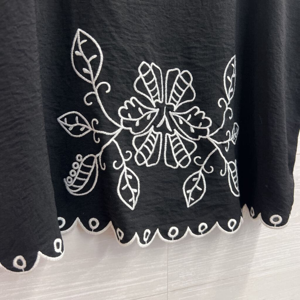 Adrianna Papell Black/ White Embroidered Tank Top Medium