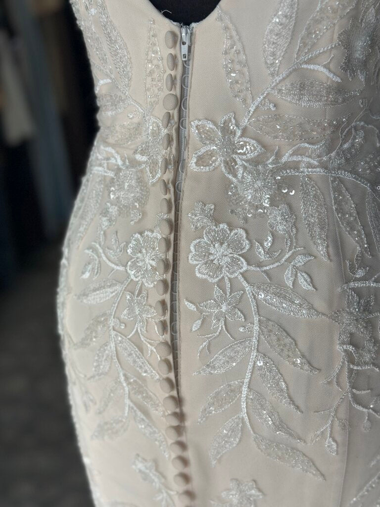 Justin Alexander Adore Ivory/ Peach V Neck Lace Bridal Gown 12